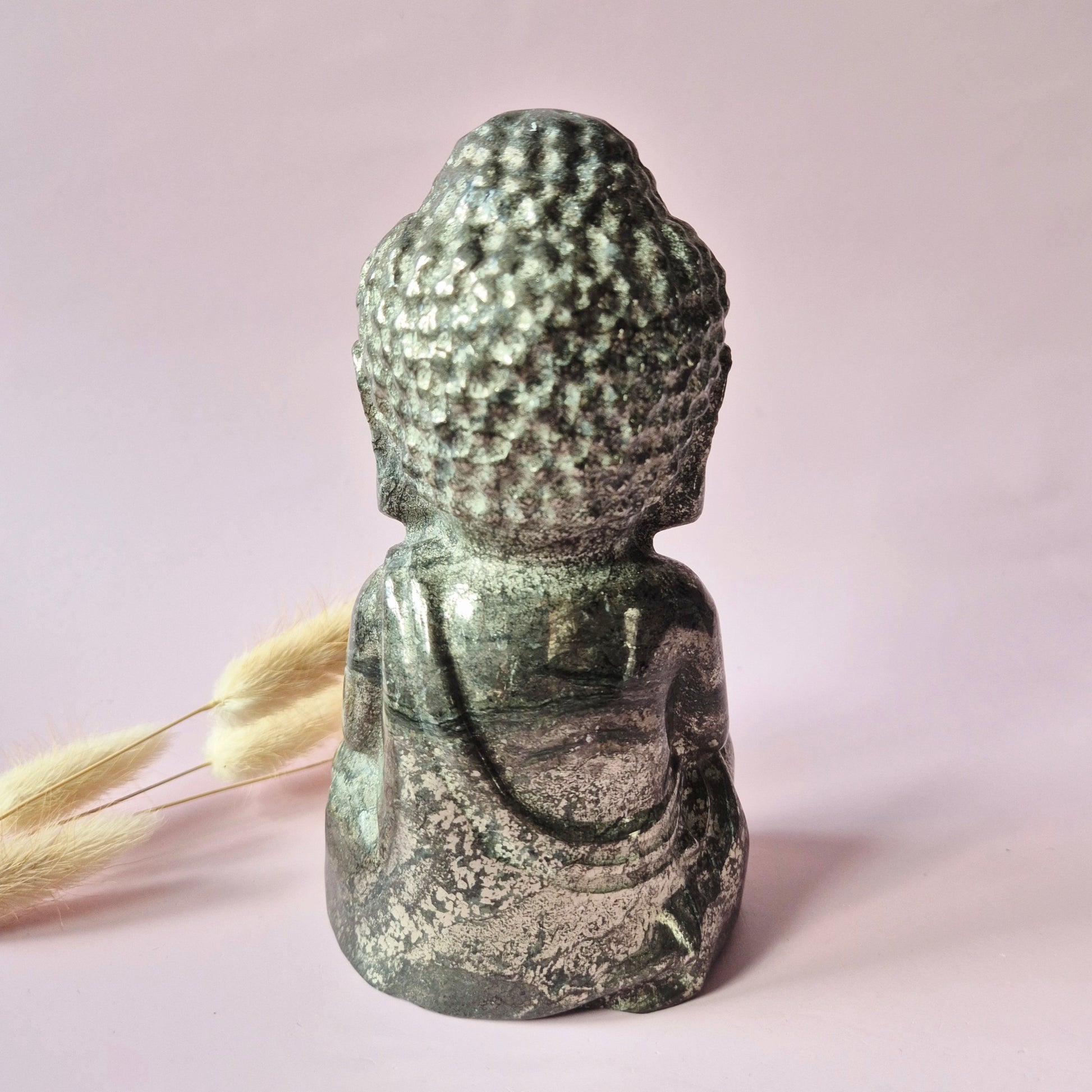 pyriet buddha beeld goudkleurig edelsteen 15 cm meditatie