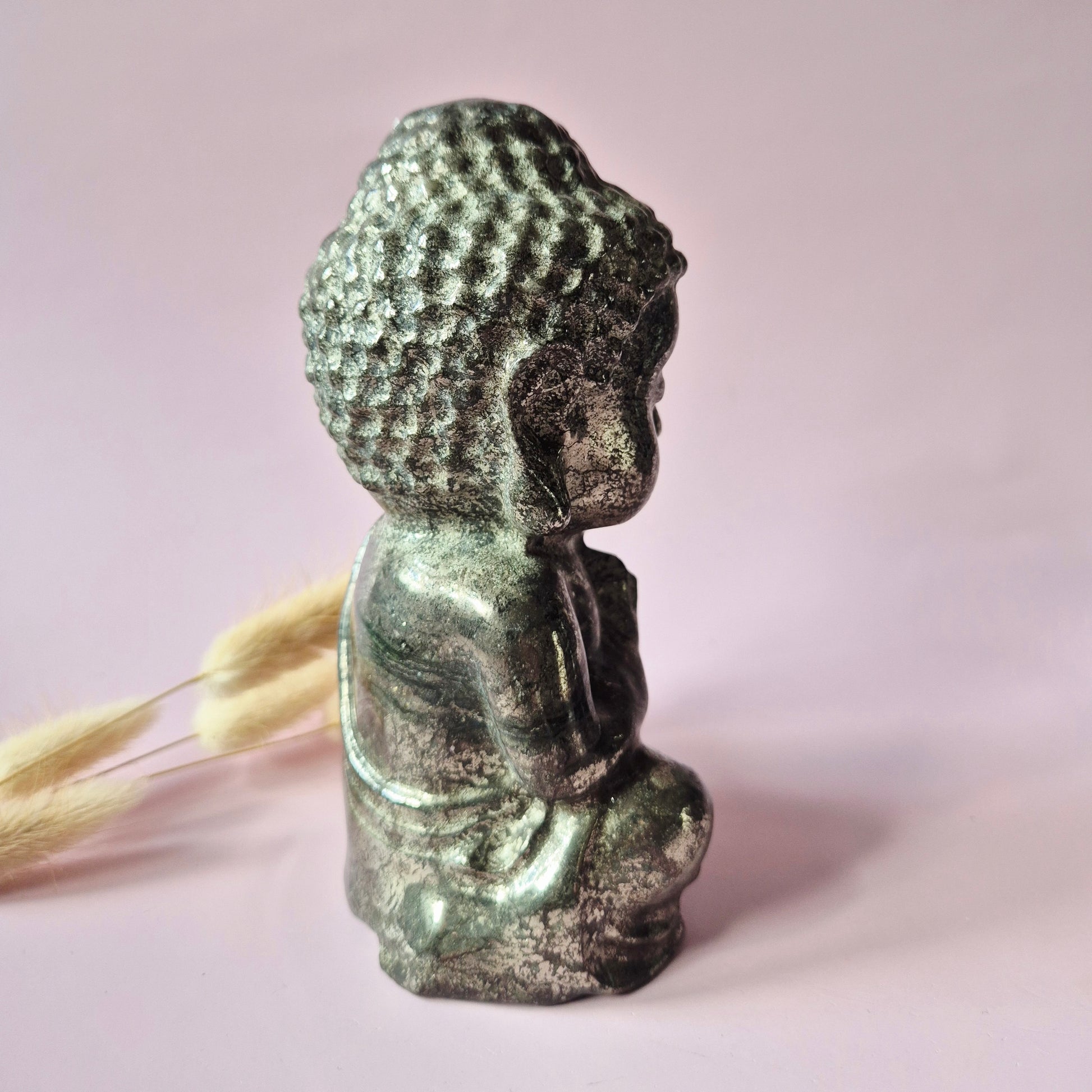 pyriet buddha beeld goudkleurig edelsteen 15 cm meditatie