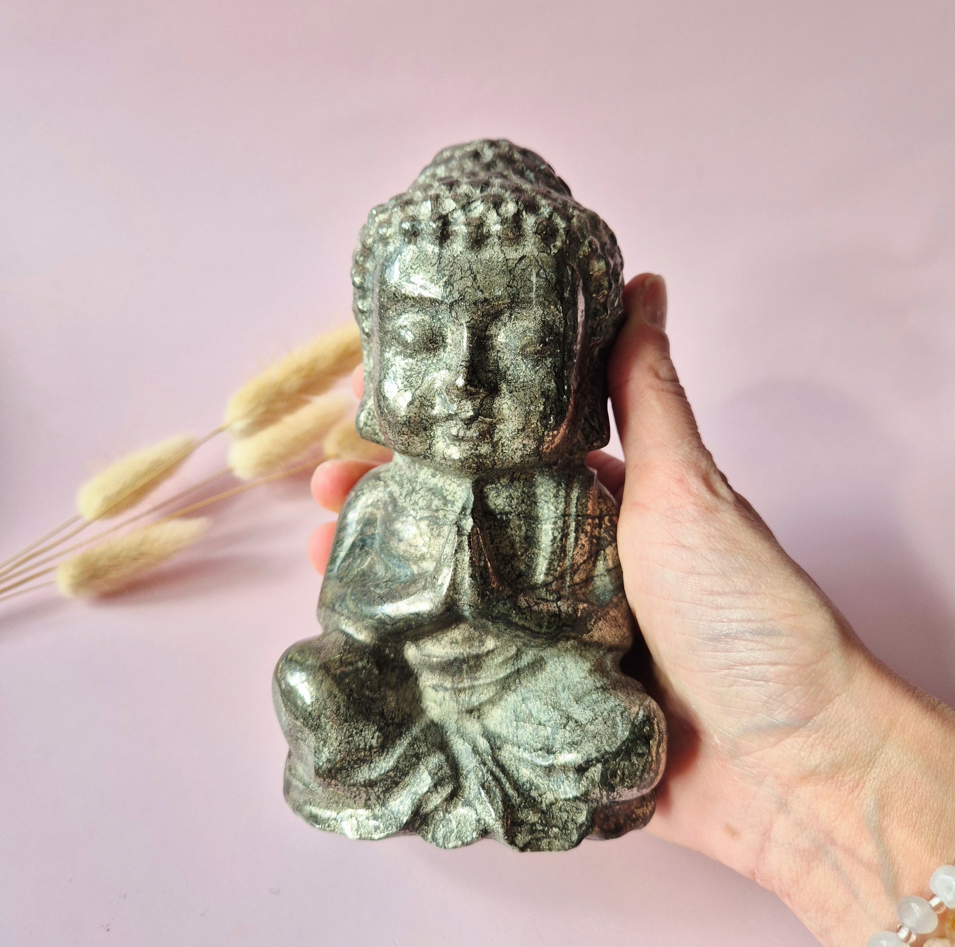 pyriet buddha beeld goudkleurig edelsteen 15 cm meditatie
