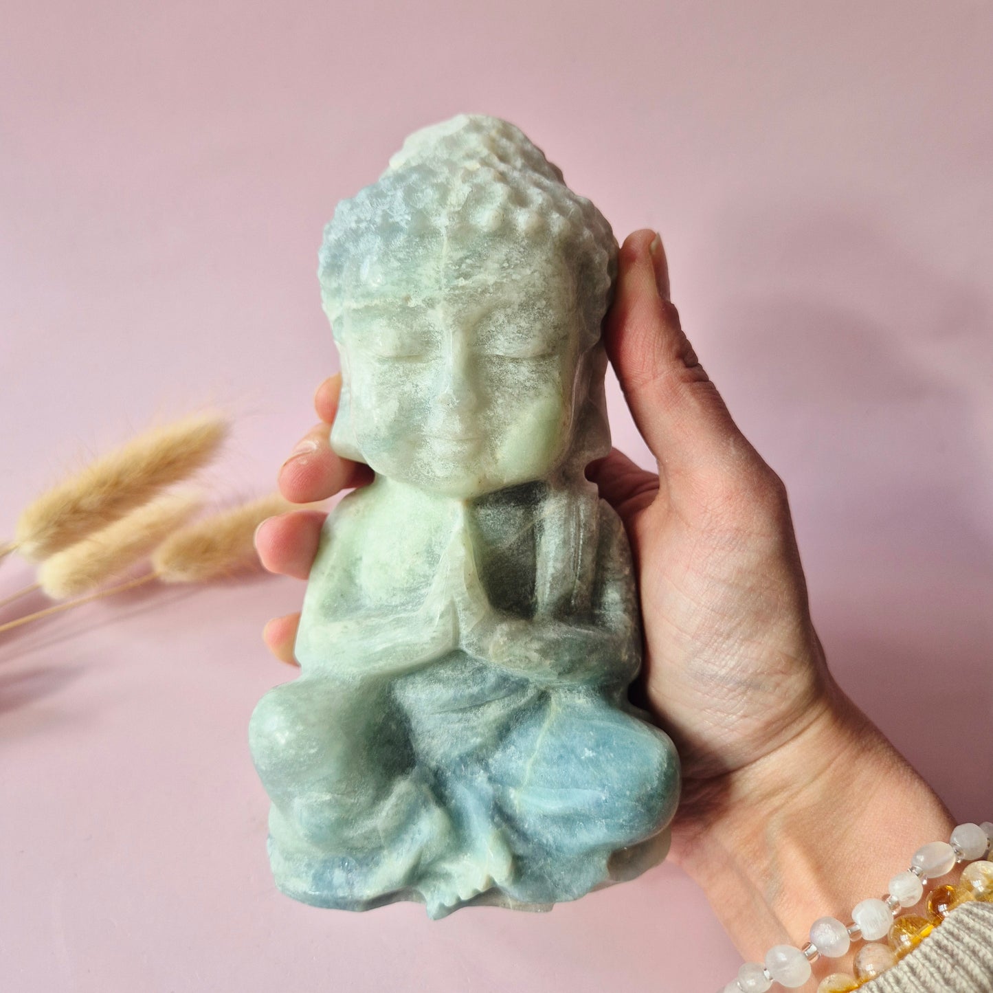 Caribbean Calcite Buddha Beeld ±1000g – 15 cm | Rust, Slaap & Mindfulness Edelsteen