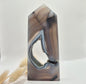grijze agaat toren met druzy opening edelsteen obelisk