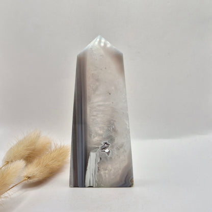 Druzy Grauer Achat - Tropfenförmiger stehender Edelsteinkristall - Nr. 12. 86 Gramm