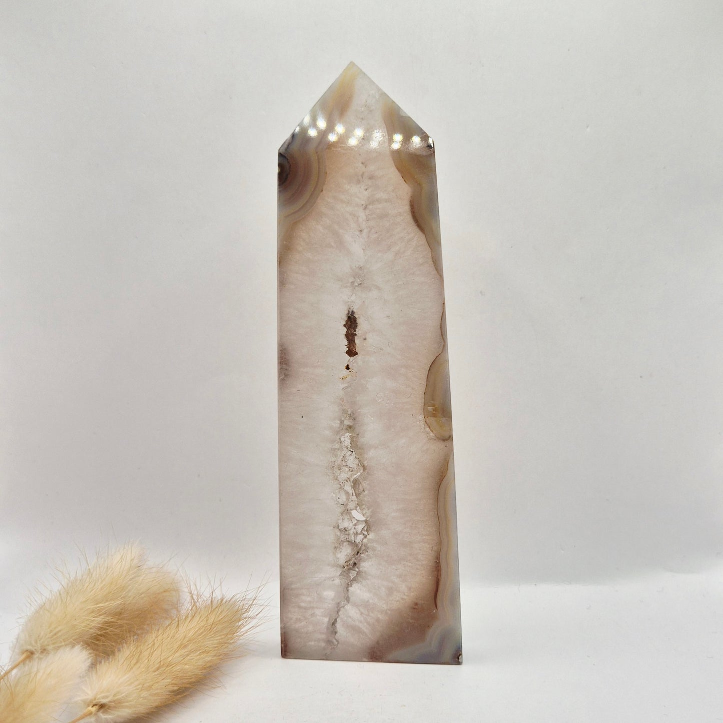 Grijze Agaat Toren met Druzy Opening 232g – Gepolijste Edelsteen Obelisk | Rust & Balans