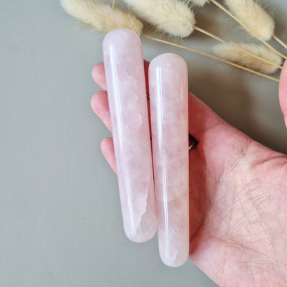Rozenkwarts Massagestaaf – Liefdevolle Edelsteen Massage Tool