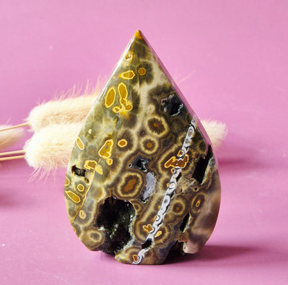 Moosachat – Drusenförmiger, flammenförmiger Edelsteinkristall – D. 12 x 5,5 cm, 215 Gramm Moosachat