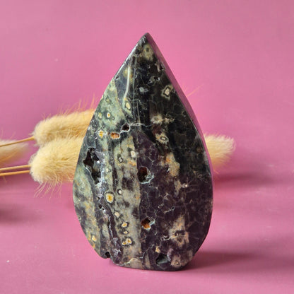 Moosachat – Drusenförmiger, flammenförmiger Edelsteinkristall – D. 12 x 5,5 cm, 215 Gramm Moosachat