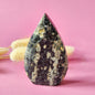 Moosachat – Drusenförmiger, flammenförmiger Edelsteinkristall – D. 12 x 5,5 cm, 215 Gramm Moosachat
