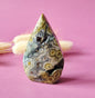 Moosachat – Drusenförmiger, flammenförmiger Edelsteinkristall – D. 12 x 5,5 cm, 215 Gramm Moosachat
