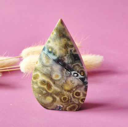 Moosachat – Drusenförmiger, flammenförmiger Edelsteinkristall – D. 12 x 5,5 cm, 215 Gramm Moosachat