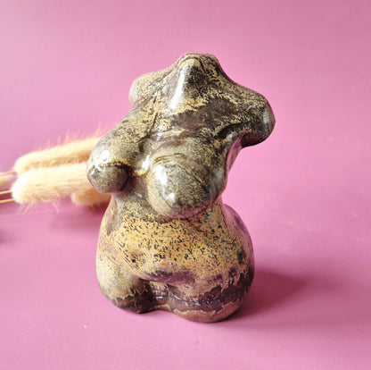 Edelsteinbüste einer Frau (8 cm) - Rosenquarz