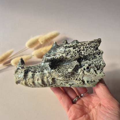 XL UV-reaktiver Achat-Drachenschädel (13 x 7,5 x 6 cm | 632 g) – #3 Mystischer Schutz &amp; Transformation