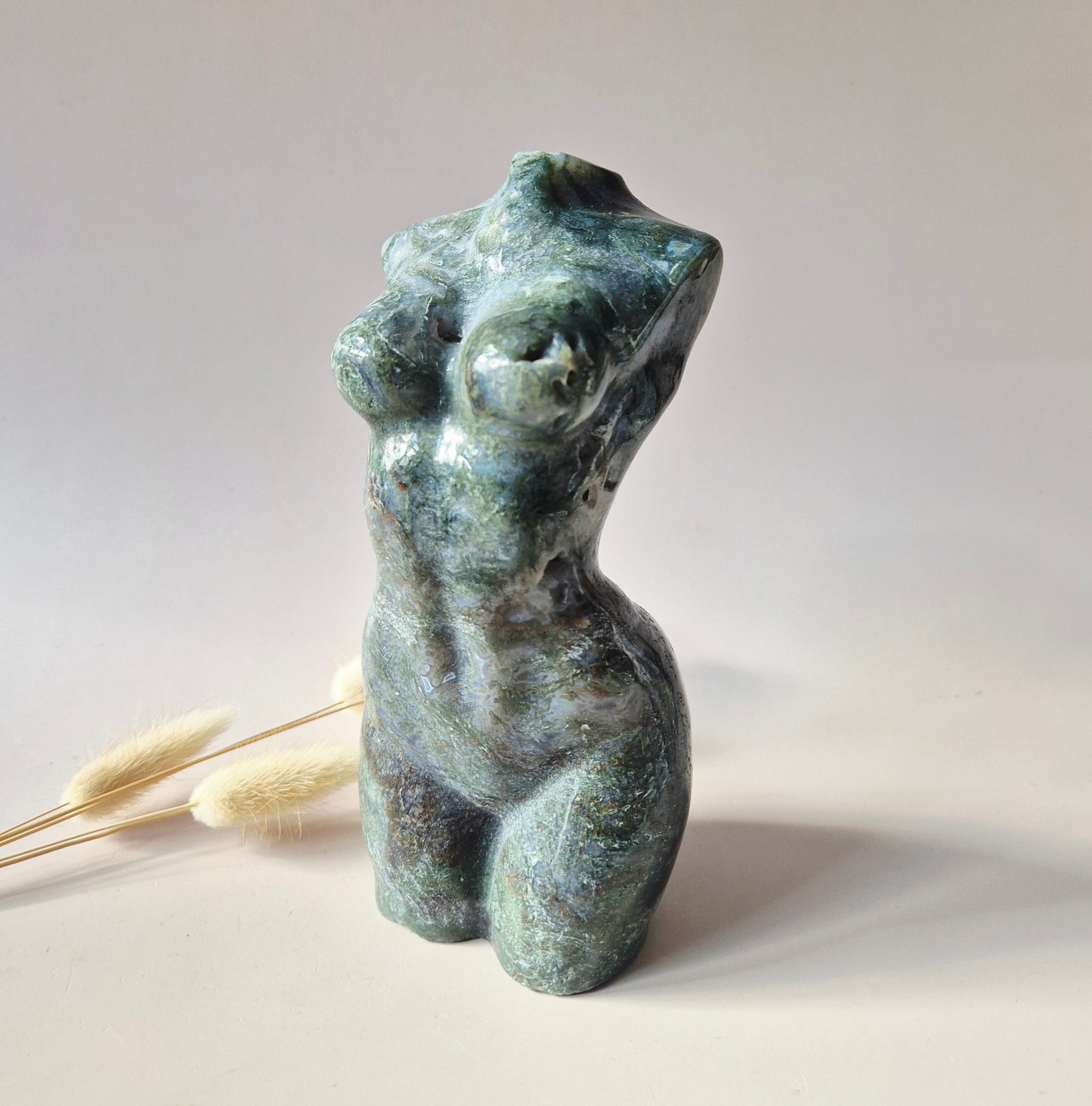mosagaat vrouwen torso edelsteen beeld 15 cm groene carving