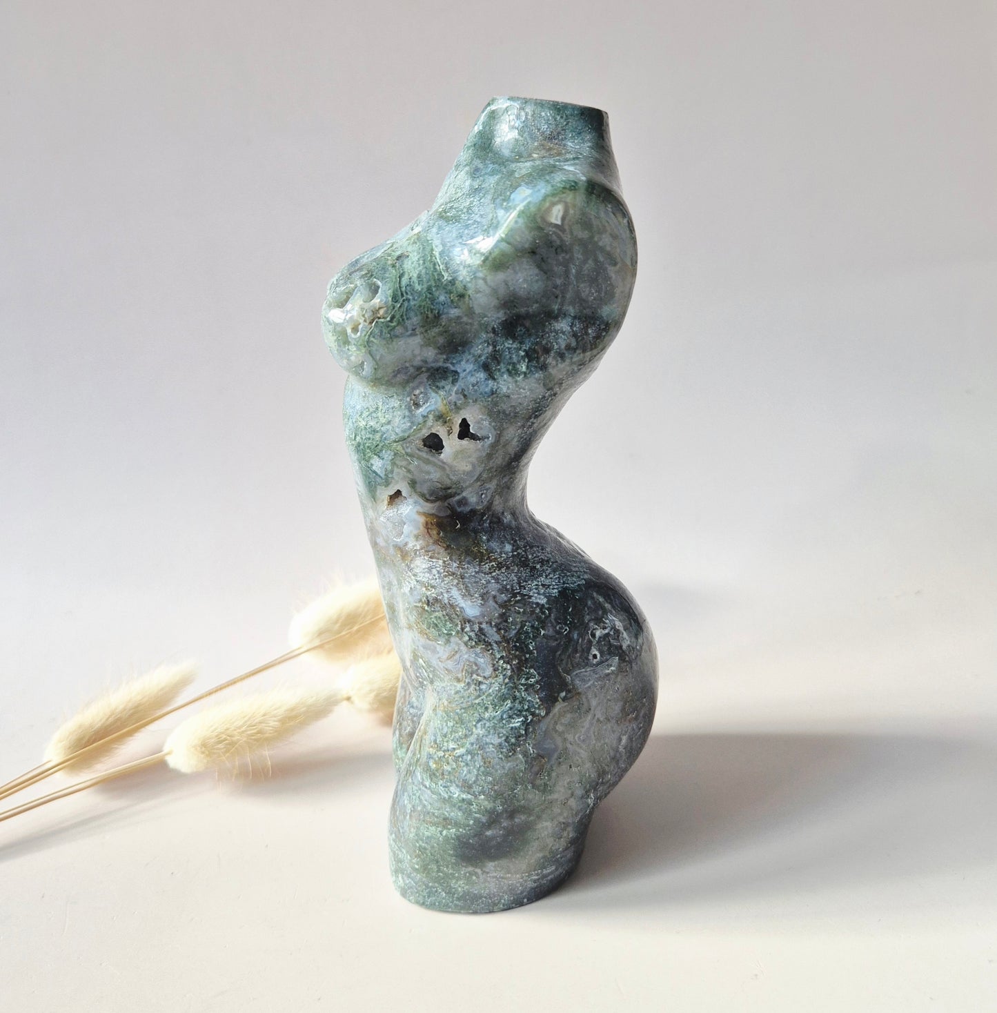 mosagaat vrouwen torso edelsteen beeld 15 cm groene carving