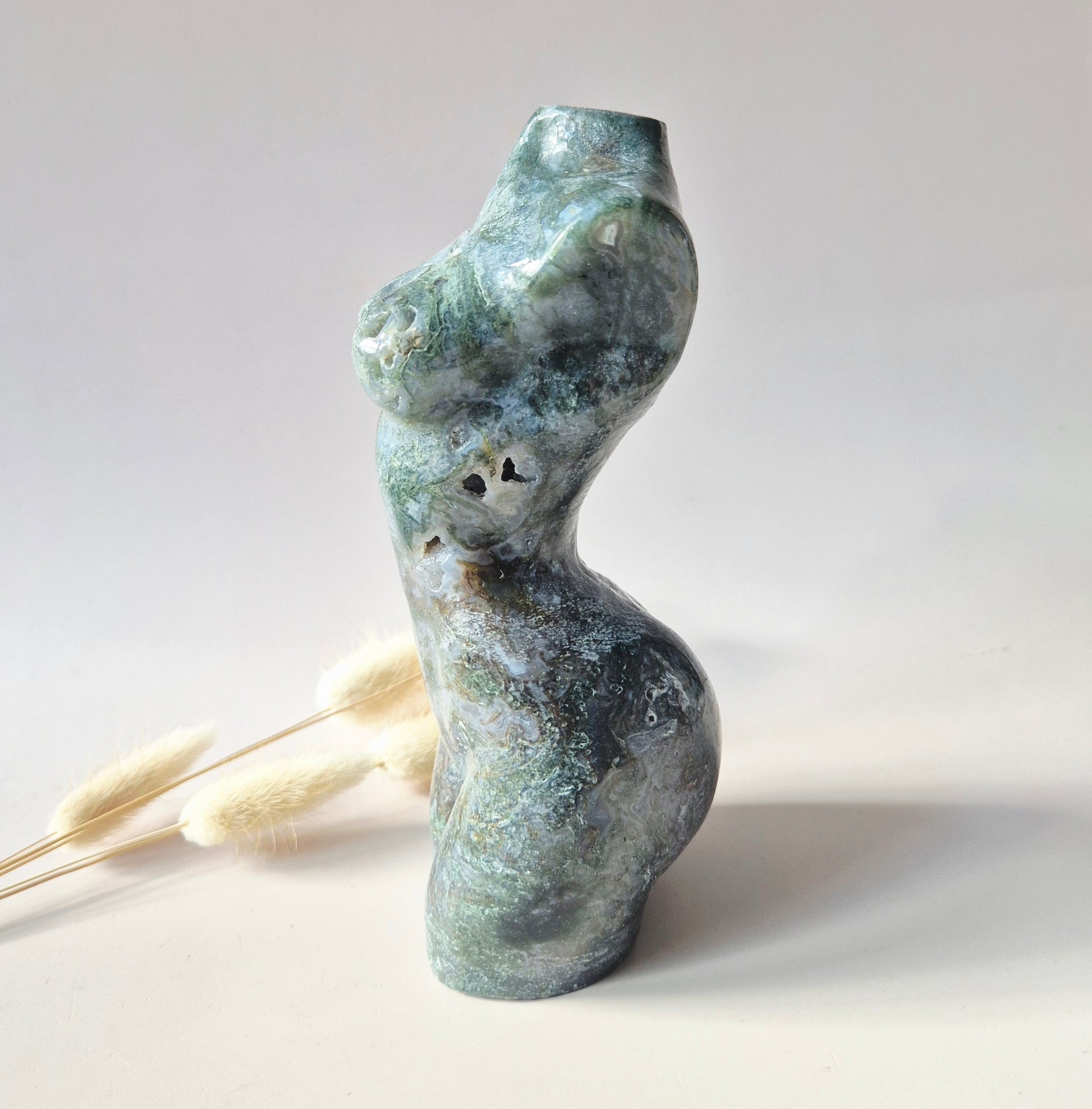 mosagaat vrouwen torso edelsteen beeld 15 cm groene carving