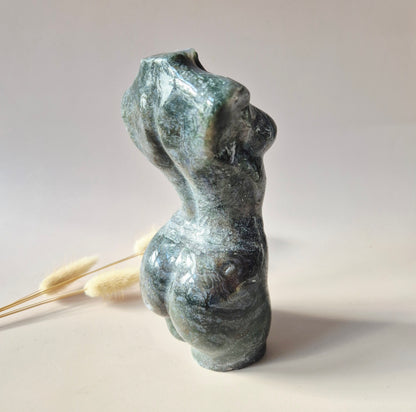 mosagaat vrouwen torso edelsteen beeld 15 cm groene carving