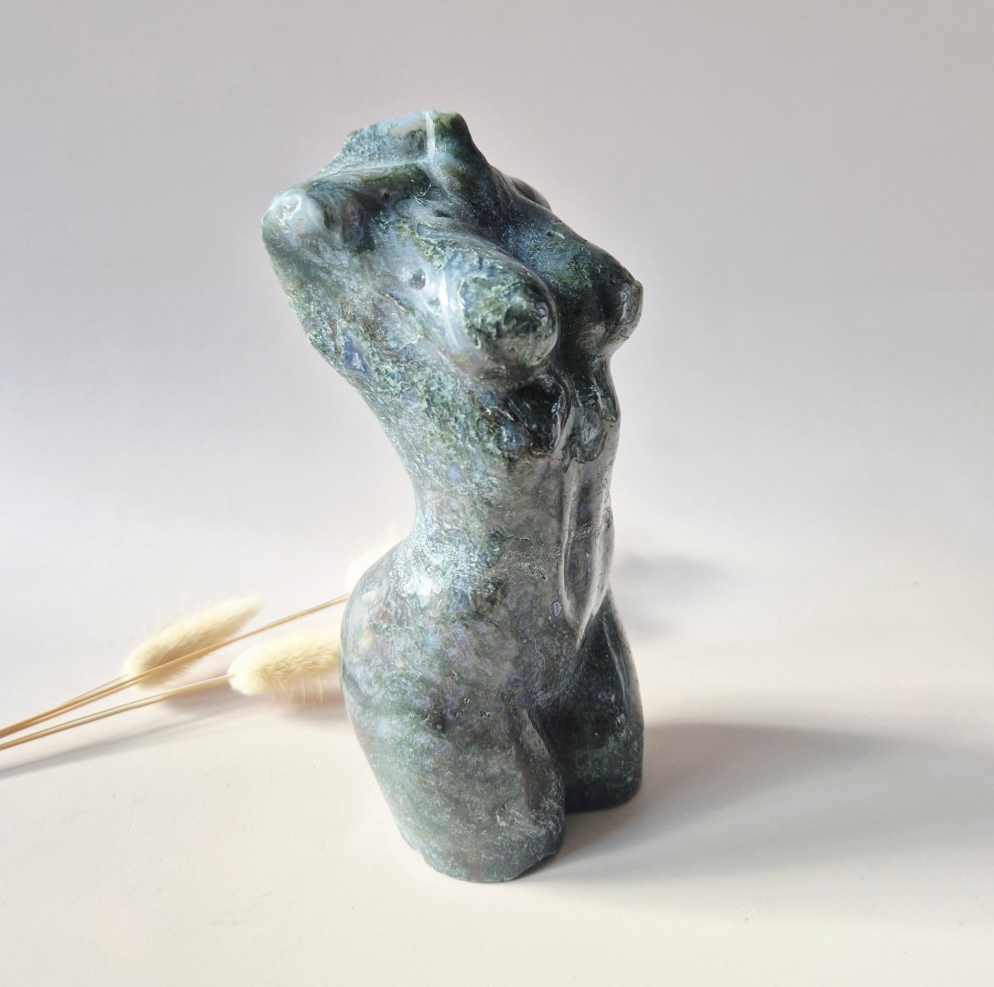 mosagaat vrouwen torso edelsteen beeld 15 cm groene carving