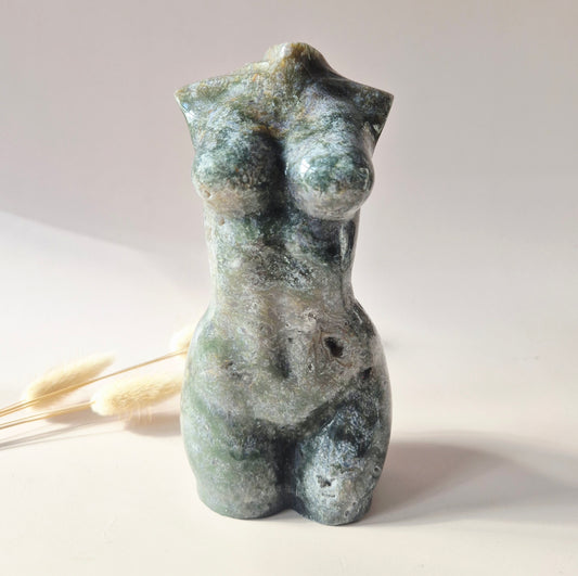 mosagaat vrouwen torso edelsteen beeld 15 cm groene carving