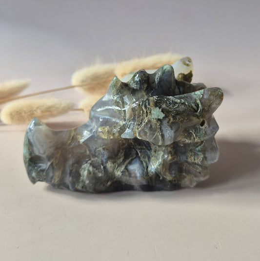 Mosagaat Drakenschedel 8,5 cm 234g – Dendritische Agaat Skull met Groene Insluitingen