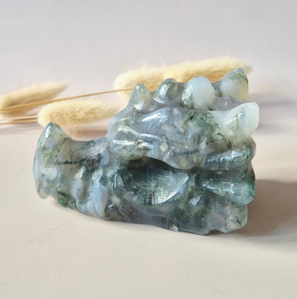 Mosagaat Drakenschedel 9 cm 251g – Dendritische Agaat Skull met Groene Insluitingen