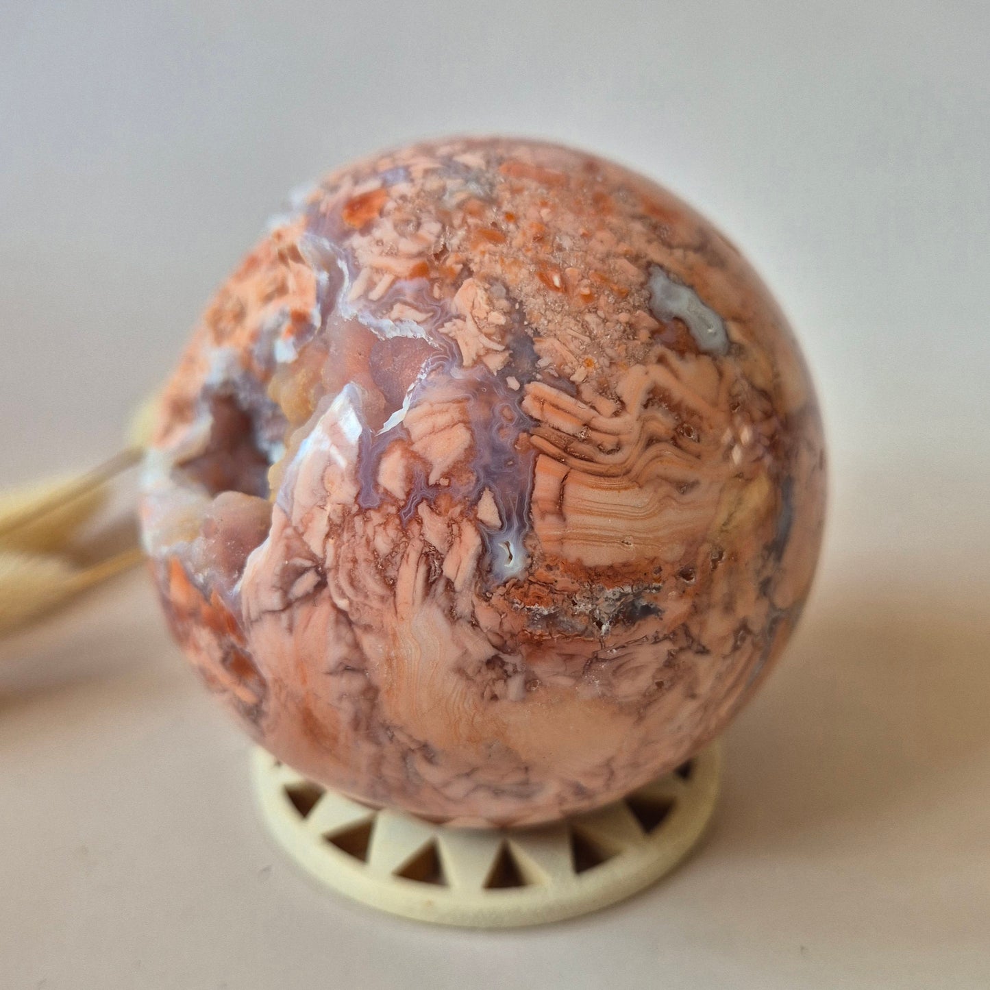 Kristall-Edelstein Druzy Petal Achat Kugel 55mm – Einzigartiges Kunstwerk von Mutter Erde