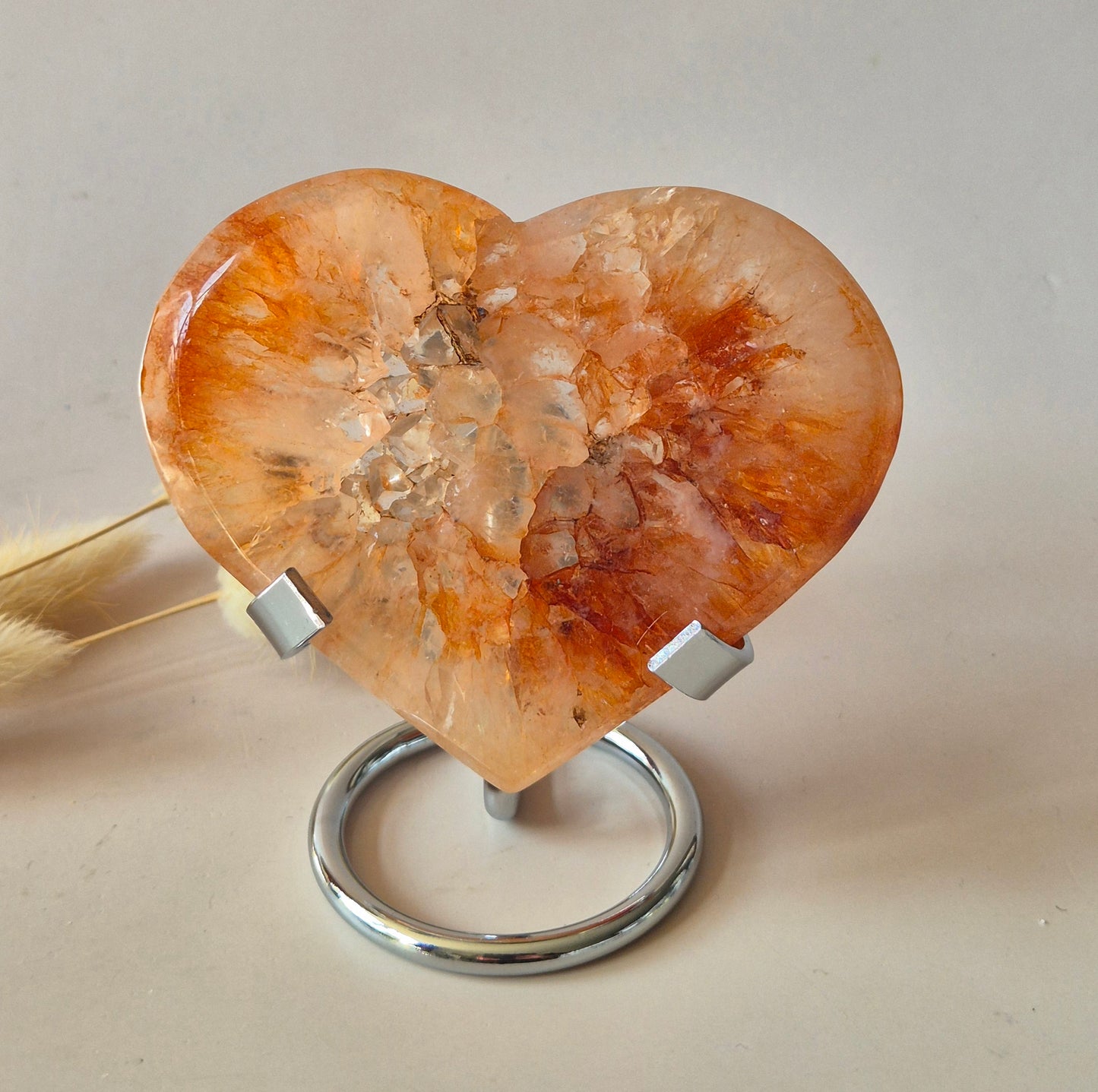 Edelstein Karneol Druzy Herz auf Ständer Nr. 1 124 g – Leidenschaft, Kraft &amp; funkelnde Energie