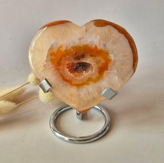 Edelsteen Carnelian Druzy Hart op Standaard 131g – Passie, Kracht & Glinsterende Energie