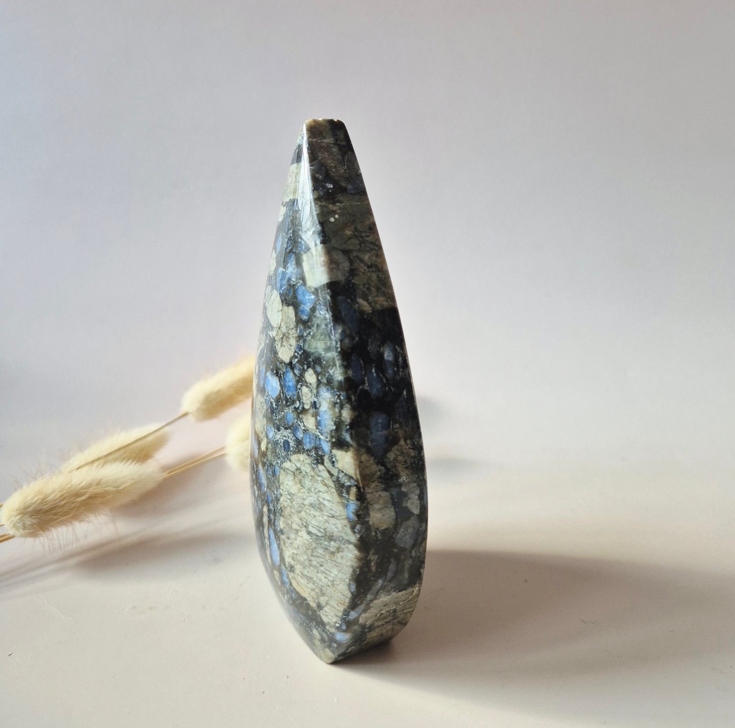 Moosachat – Drusenförmiger, flammenförmiger Edelsteinkristall – D. 12 x 5,5 cm, 215 Gramm Moosachat