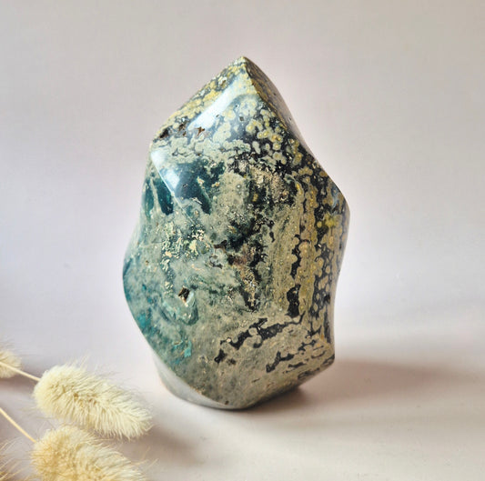 Gemstone Celestite Palmstone (6-8 cm) – Angelic Peace &amp; Spiritual Connection Handstone worrystone worrystone