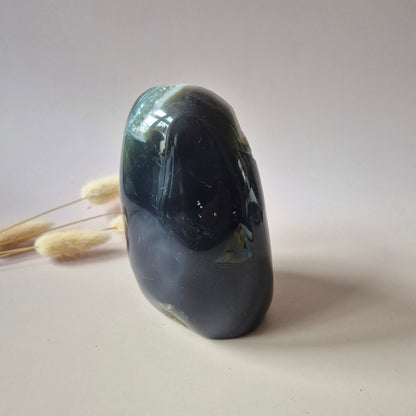 Druzy Grauer Achat - Tropfenförmiger stehender Edelsteinkristall - Nr. 12. 86 Gramm
