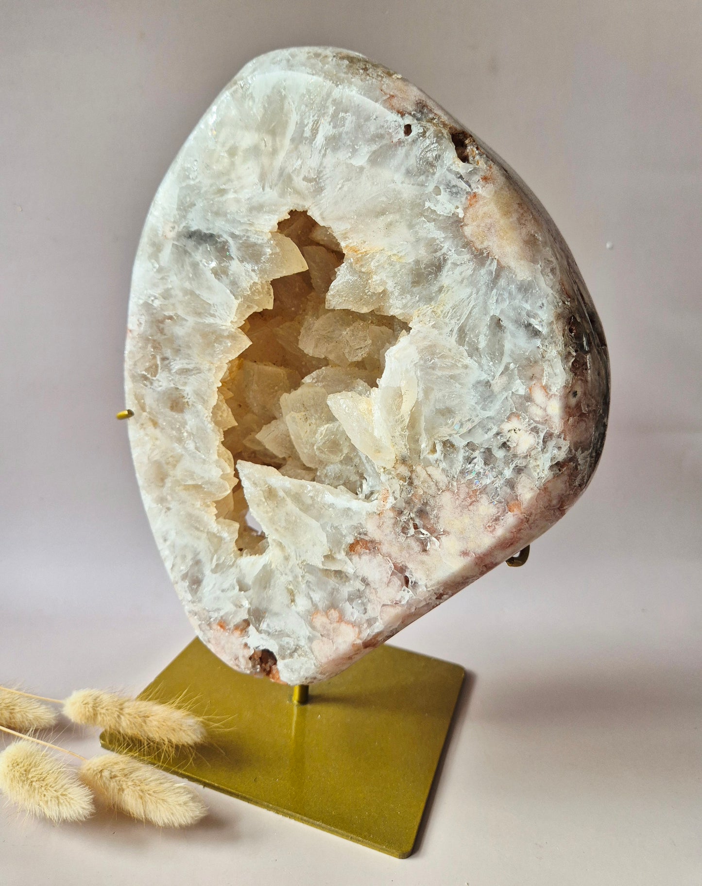 Roze Amethist Geode Schijf op Standaard 4785g | XXL Druzy Crystal Decor & Edelsteen Display