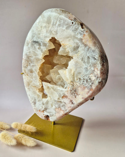 Roze Amethist Geode Schijf op Standaard 4785g | XXL Druzy Crystal Decor & Edelsteen Display
