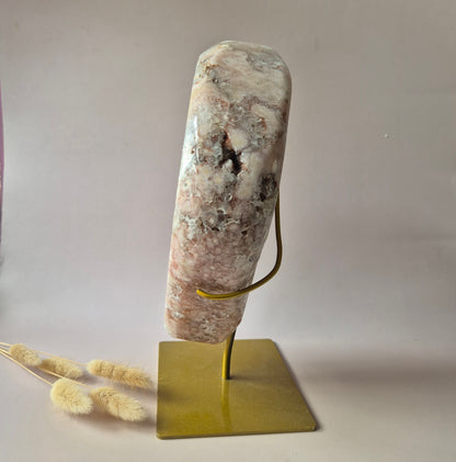 Roze Amethist Geode Schijf op Standaard 4785g | XXL Druzy Crystal Decor & Edelsteen Display