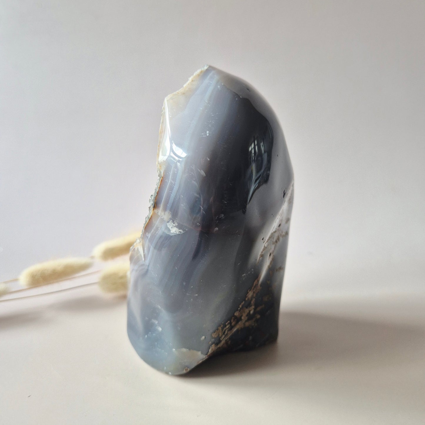 Druzy Grauer Achat - Tropfenförmiger stehender Edelsteinkristall - Nr. 12. 86 Gramm
