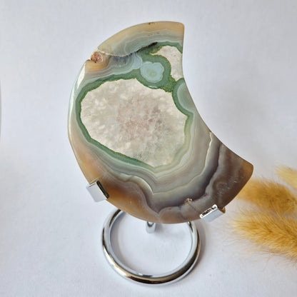 Druzy Agaat Edelsteen Maan op Standaard – 94g