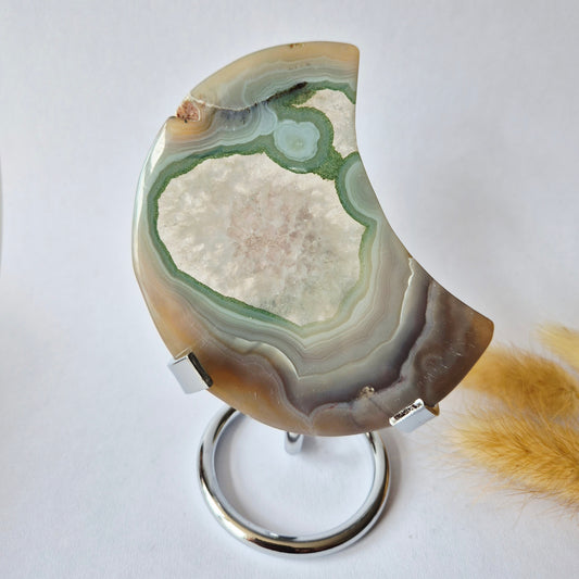 Gemstone (Druzy) Agate Disc on Stand (11–14 cm) – #18 Grounding, Balance &amp; Natural Beauty