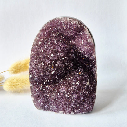 Druzy Grauer Achat - Tropfenförmiger stehender Edelsteinkristall - Nr. 12. 86 Gramm