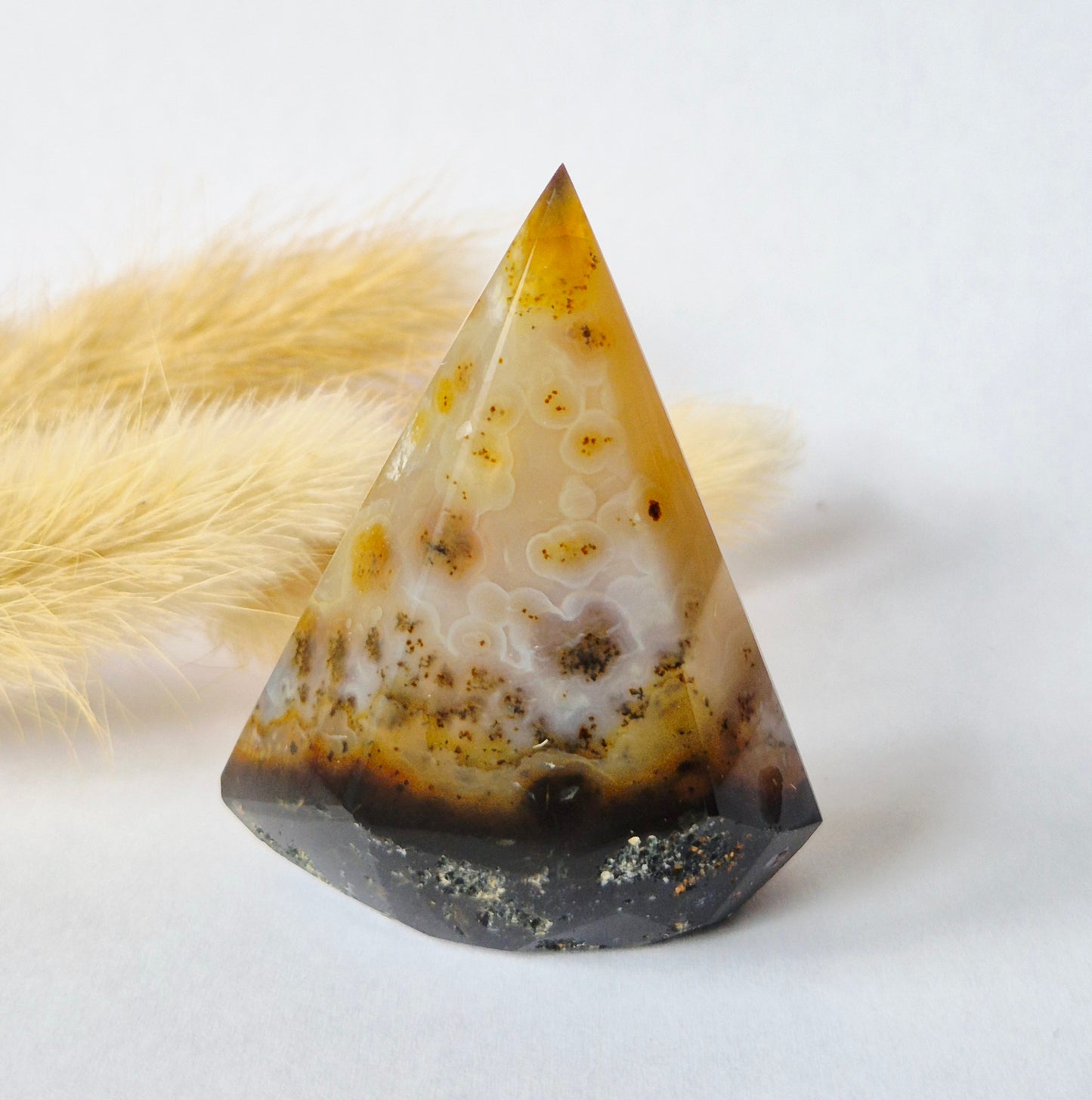 Druzy Grauer Achat - Tropfenförmiger stehender Edelsteinkristall - Nr. 12. 86 Gramm