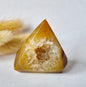 Druzy Grauer Achat - Tropfenförmiger stehender Edelsteinkristall - Nr. 12. 86 Gramm