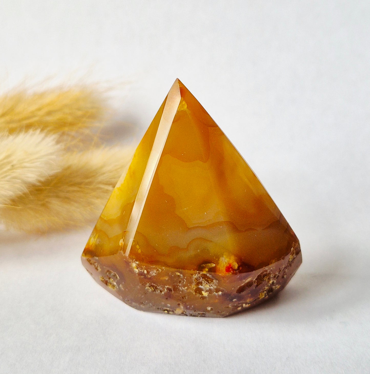 Druzy Grauer Achat - Tropfenförmiger stehender Edelsteinkristall - Nr. 12. 86 Gramm