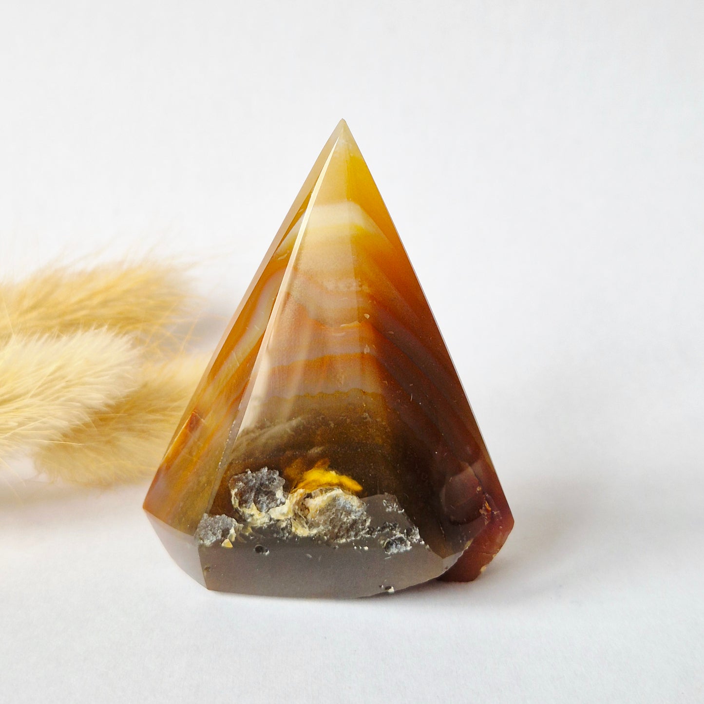 Druzy Grauer Achat - Tropfenförmiger stehender Edelsteinkristall - Nr. 12. 86 Gramm
