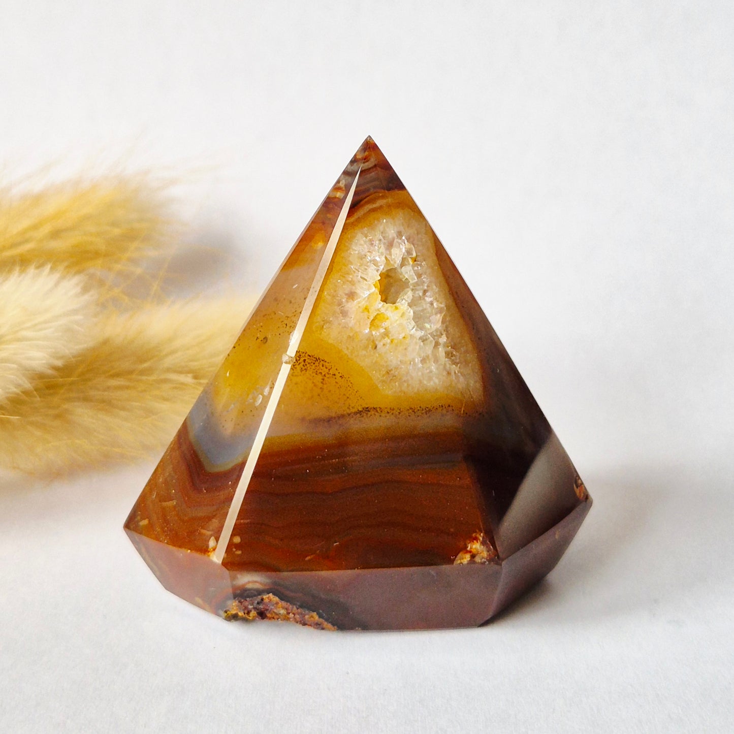 Druzy Grauer Achat - Tropfenförmiger stehender Edelsteinkristall - Nr. 12. 86 Gramm