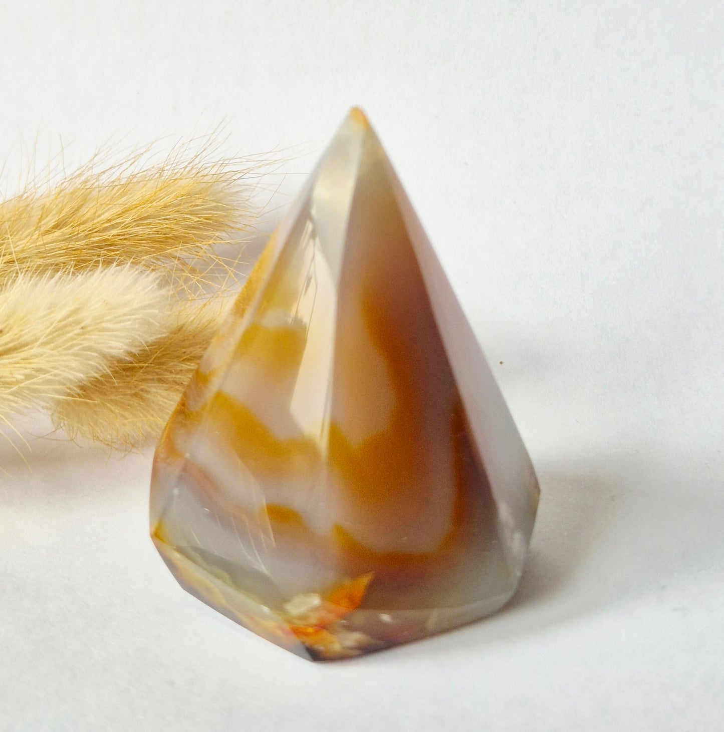 Druzy Grauer Achat - Tropfenförmiger stehender Edelsteinkristall - Nr. 12. 86 Gramm