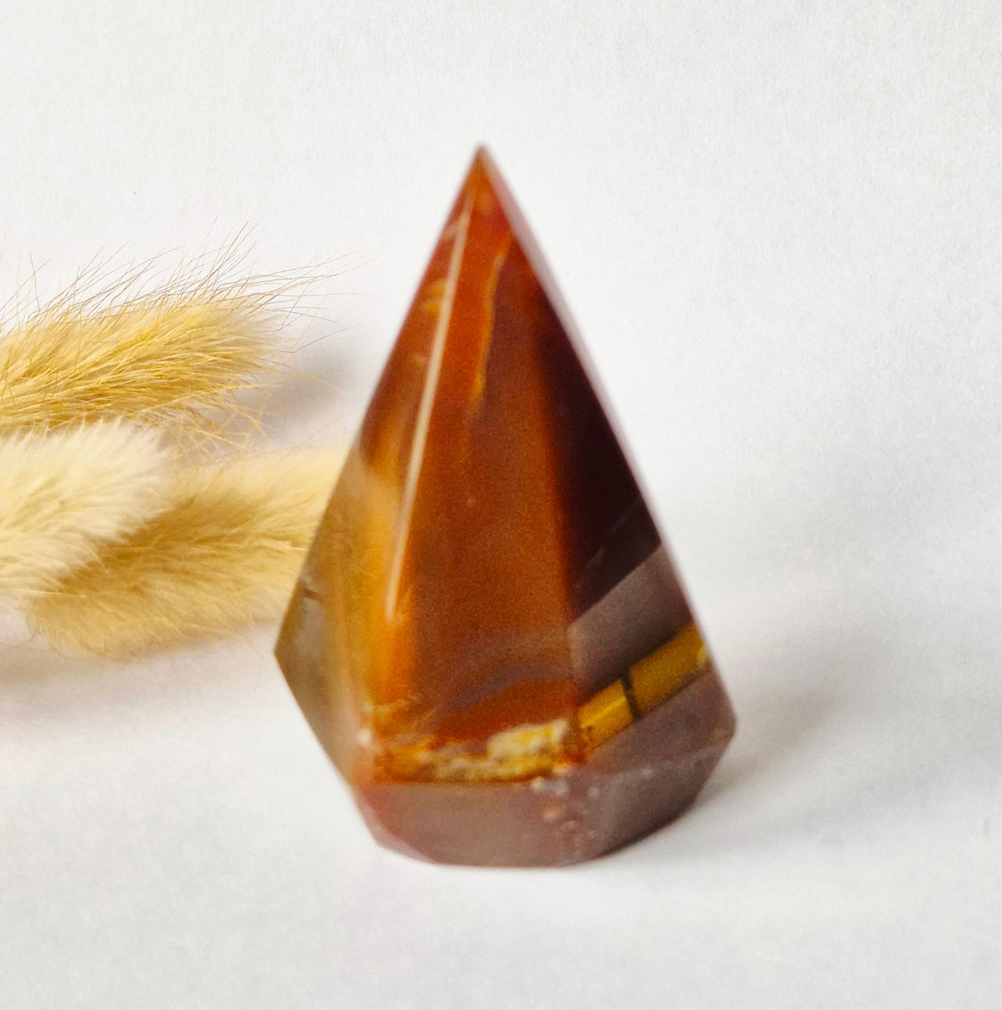 Druzy Grauer Achat - Tropfenförmiger stehender Edelsteinkristall - Nr. 12. 86 Gramm