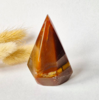 Druzy Grauer Achat - Tropfenförmiger stehender Edelsteinkristall - Nr. 12. 86 Gramm