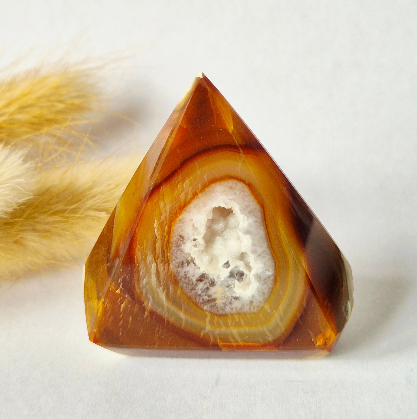 Druzy Grauer Achat - Tropfenförmiger stehender Edelsteinkristall - Nr. 12. 86 Gramm