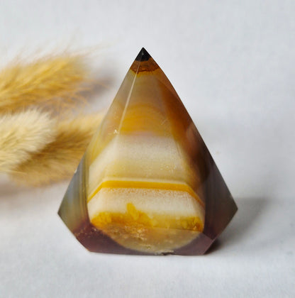 Druzy Grauer Achat - Tropfenförmiger stehender Edelsteinkristall - Nr. 12. 86 Gramm