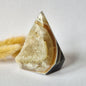 Druzy Grauer Achat - Tropfenförmiger stehender Edelsteinkristall - Nr. 12. 86 Gramm