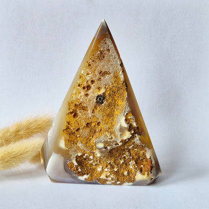 Druzy Grauer Achat - Tropfenförmiger stehender Edelsteinkristall - Nr. 12. 86 Gramm