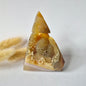 Druzy Grauer Achat - Tropfenförmiger stehender Edelsteinkristall - Nr. 12. 86 Gramm