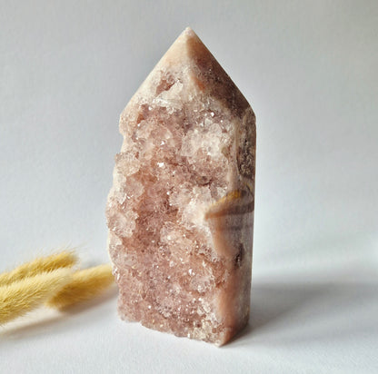Druzy Roze Amethist Toren XL – 999 gram | Unieke Edelsteen met Sprankelende Kristallen